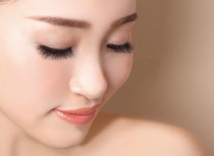 モデル画像(湯川さん)08_WEB用(ロゴありアップ)